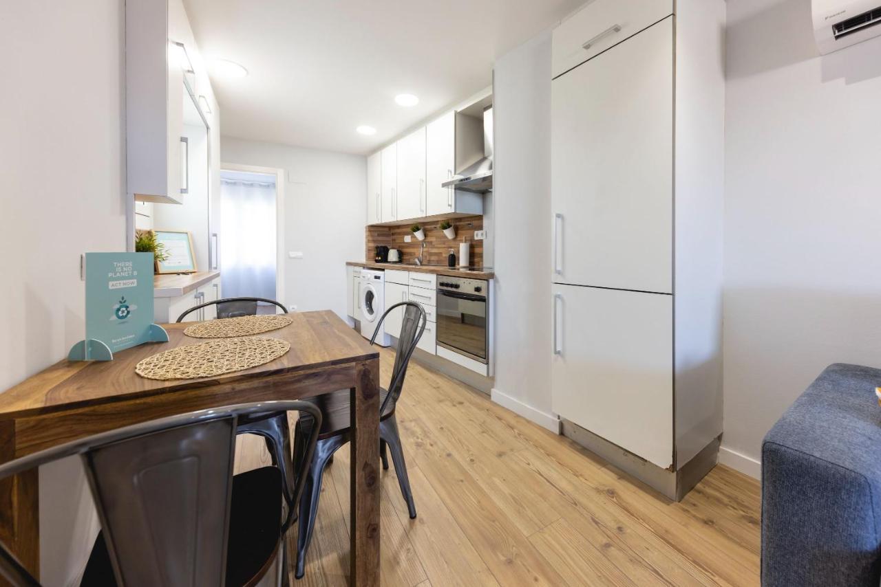 Bravissimo Eiximenis, With Beautiful Terrace And Views Apartment Girona Bagian luar foto